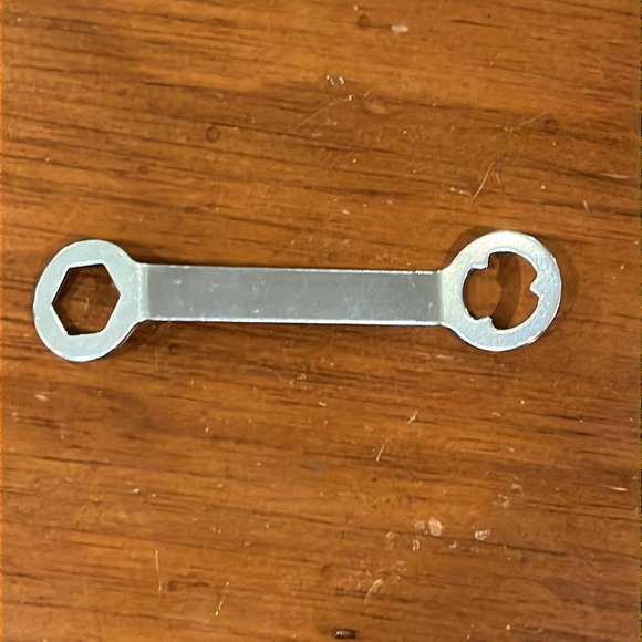 Nike SG Soccer Cleats Stud Key Wrench Tool Soft Ground Mercurial, Tiempo - Picture 2 of 5